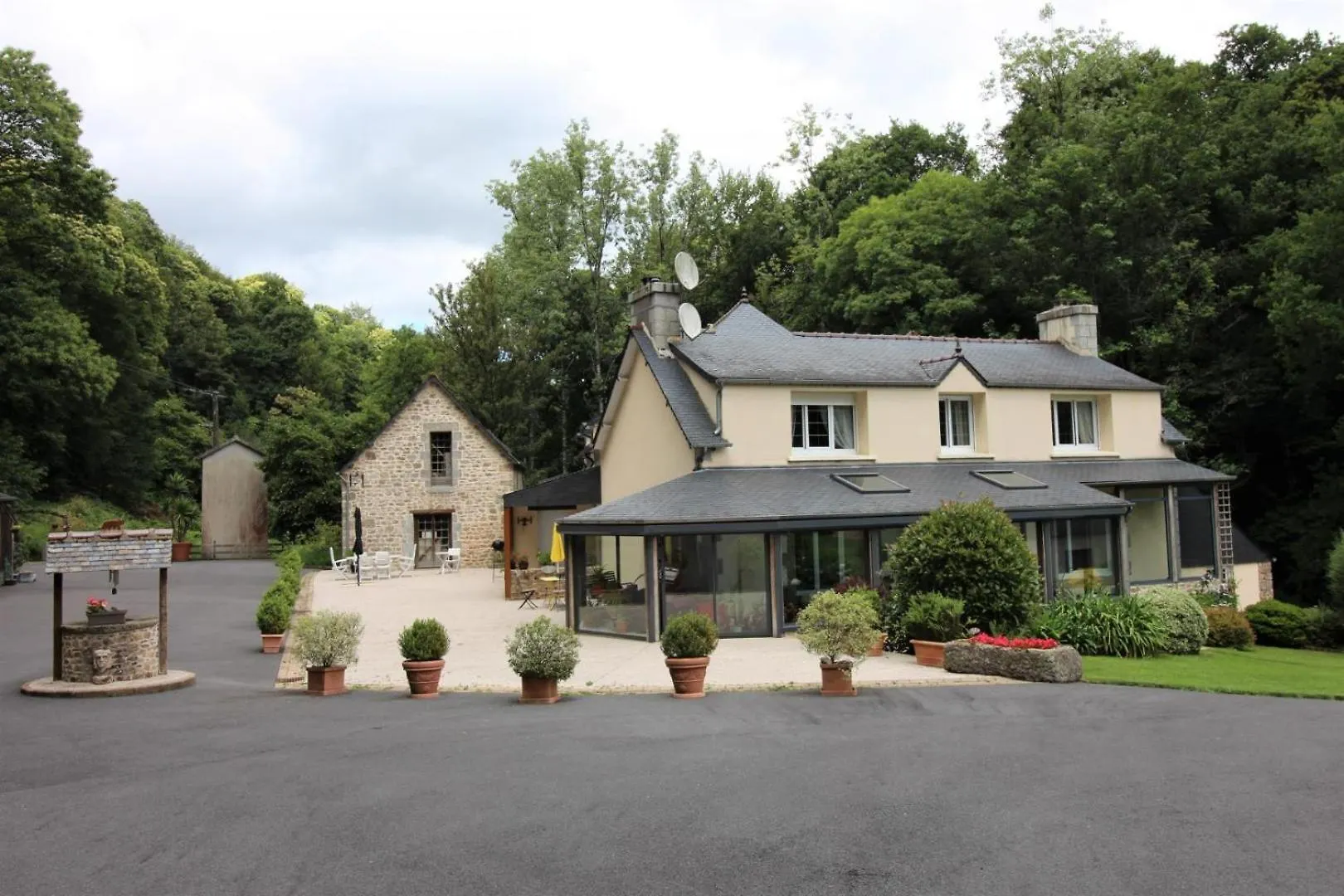 Le Vieux Moulin De Guingamp Bed and Breakfast Bégard Bed & Breakfast